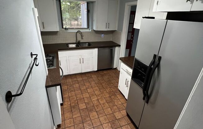 2 beds, 1 bath, $2,550