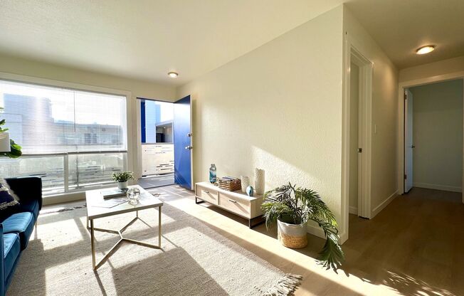 2 beds, 1 bath, 735 sqft, $2,125, Unit 109