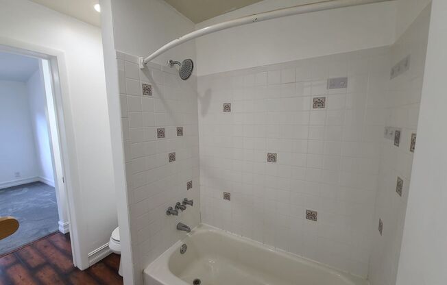 2 BED 1.5 BATH | TOWNHOME | LAKEBRIDGE