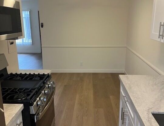 1 bed, 1 bath, 700 sqft, $2,100, Unit 8