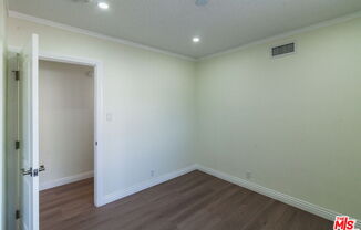 8646 CORBIN AVE