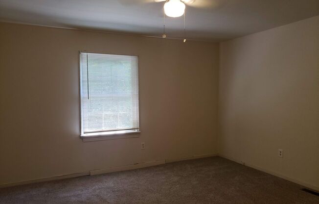 2 beds, 1 bath, 960 sqft, $995