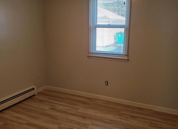 2 beds, 1 bath, 850 sqft, $1,250