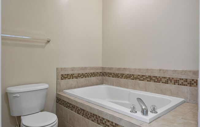 2 beds, 2 baths, $1,595, Unit APT 214