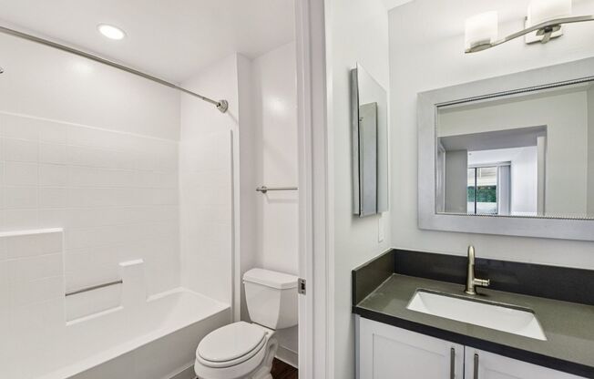 2 beds, 2 baths, 850 sqft, $2,798, Unit 415