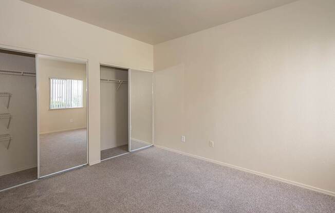 Empty room with carpeted floor and white walls at Sunset Summit, Rocklin, CA, 95765
