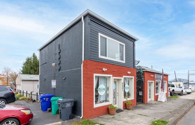 9041-9049 NE Sandy Blvd