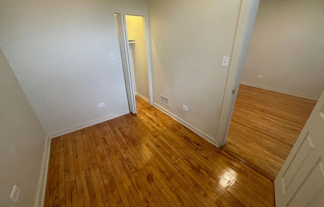 3 beds, 1 bath, $2,000, Unit 1650 # 3F