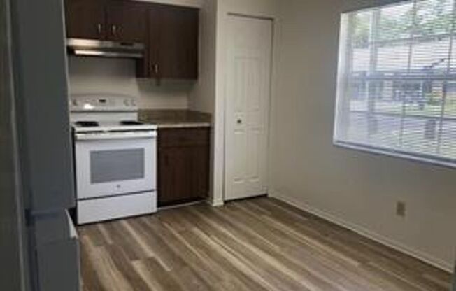 2 beds, 1.5 baths, 839 sqft, $1,300, Unit "B"