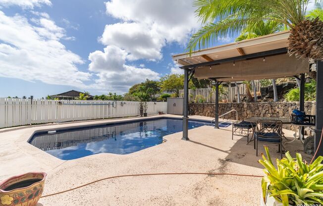 $4000 / 1br 1100ft2 - 1br plus bonus room/1.5ba, Swimming Pool in Waialae Iki, Includes All Utilities, Must See, Call to schedule an Appt!