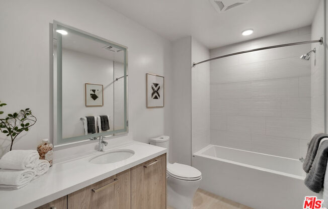 3 beds, 3 baths, 2,614 sqft, $17,995, Unit PH02