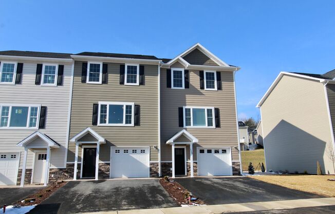 Beautiful townhome for rent with garage and finished basement! - 1156 Harvest Ct.