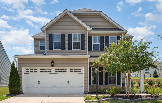 Beautiful 3BR 2.5BA plus a spacious loft! Available Now!