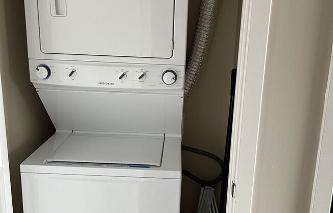 1 bed, 1 bath, 747 sqft, $1,500, Unit 408