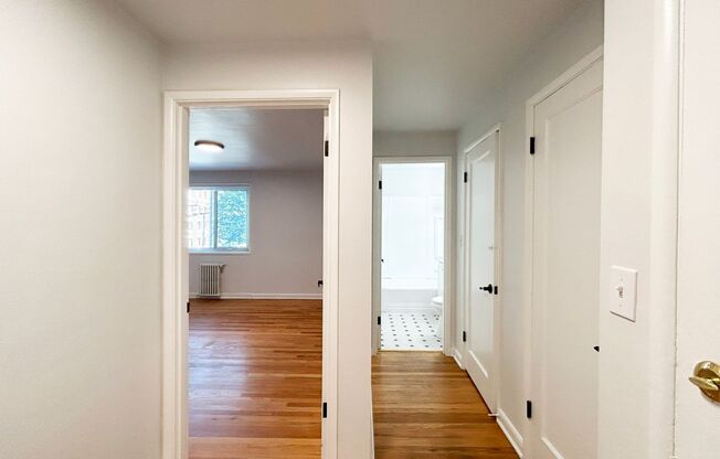 1 bed, 1 bath, 780 sqft, $1,895, Unit Halmark 307