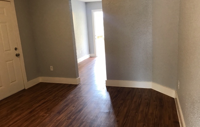 3 beds, 1 bath, 950 sqft, $1,195, Unit 03