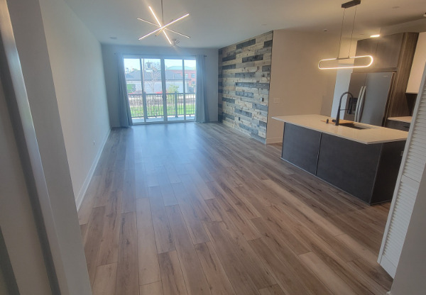302 W LIBERTY DR