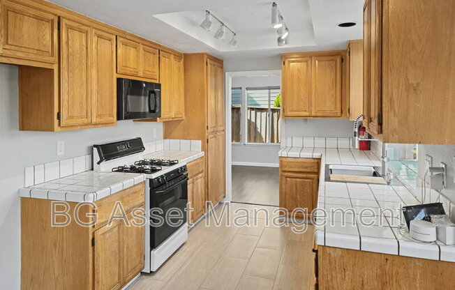 3351 PARKGATE CT