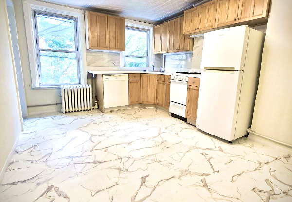 196 W 9 ST