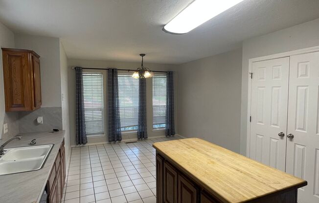 3 beds, 2 baths, $1,695