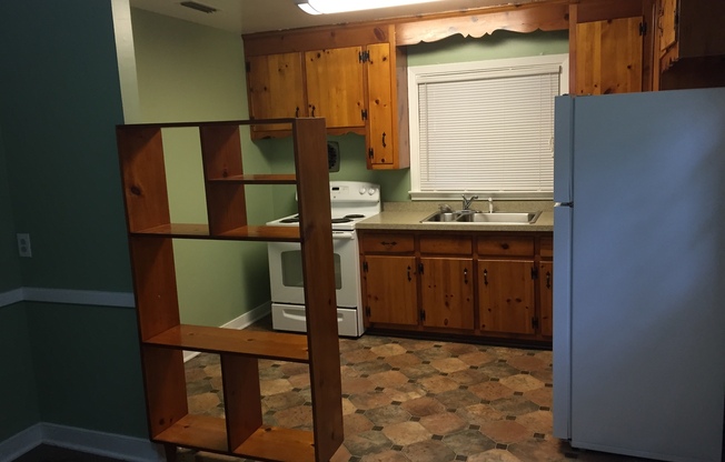 3 beds, 1 bath, $2,250