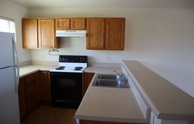 2 beds, 2 baths, $1,100, Unit Unit C