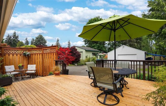 LOW RENT!Beautiful 4Bed2Bath House!PRIME heart of Lynnwood!Convenient Location!