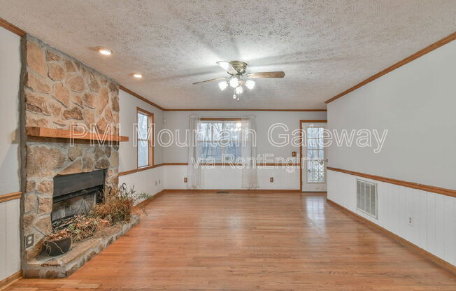 3 beds, 2 baths, 1,248 sqft, $1,750