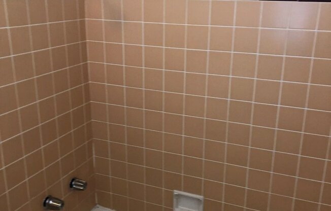 Studio, 1 bath, $1,300, Unit 1728-4