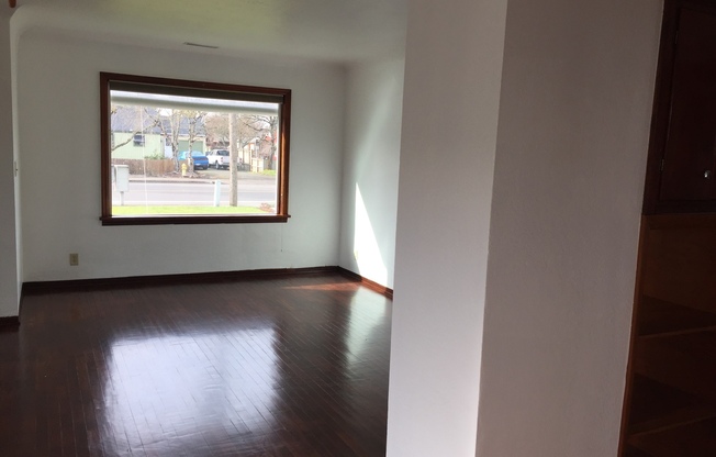 2 beds, 1 bath, $1,395