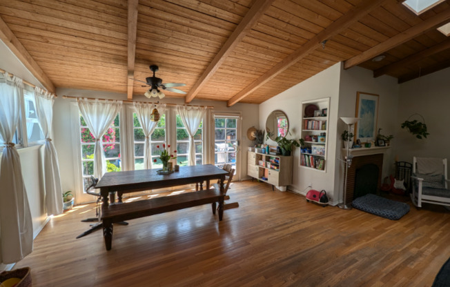 8120 PASO ROBLES AVE