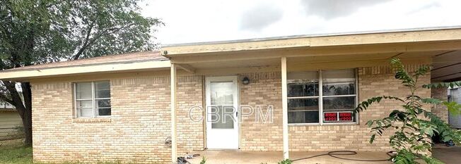 3 beds, 2 baths, 1,369 sqft, $1,175