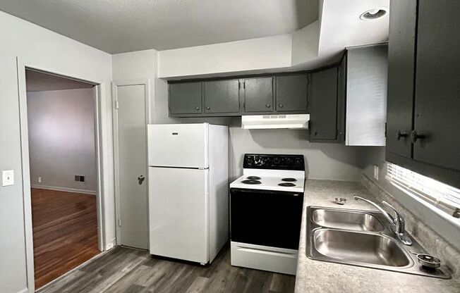2 beds, 1 bath, $825, Unit 7023