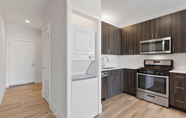 Studio, 1 bath, 360 sqft, $1,650, Unit 409