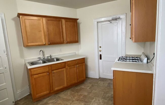 1 bed, 1 bath, 500 sqft, $910, Unit 23B