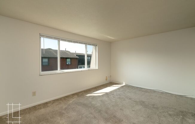 2 beds, 1.5 baths, $1,350, Unit 393 E Buttles Ave Apt. F