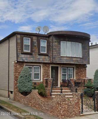 7 ROCKVILLE AVE