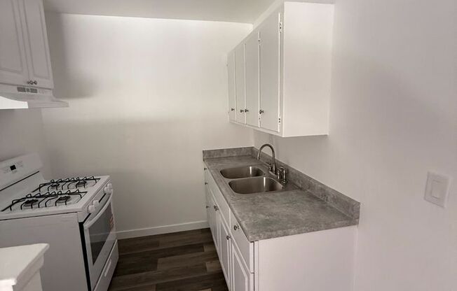 923-927 S Standard Ave