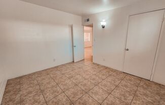 2 beds, 1 bath, $1,095, Unit Lee5416-9