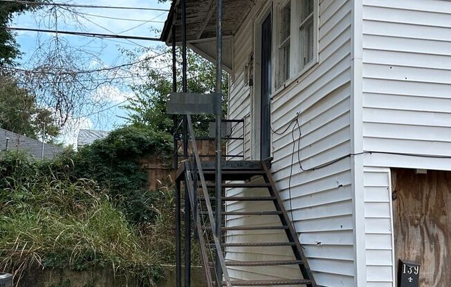 Highland - 1 bed 1 Bath - Freshly Painted