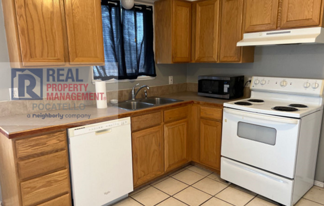 2 beds, 1 bath, $899, Unit Unit A