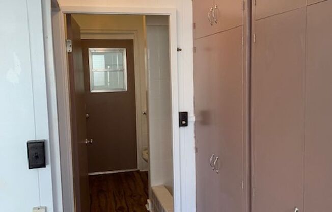 1 bed, 1 bath, $1,600, Unit #A