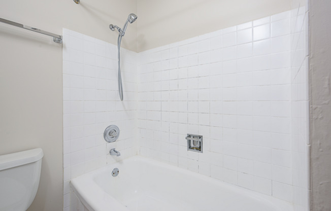 3 beds, 2 baths, 1,125 sqft, $2,995, Unit 510