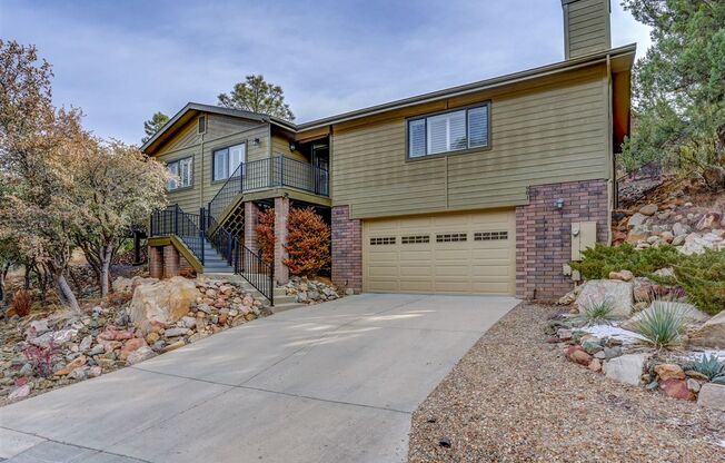 3 bedroom, 2 bathroom home in Forest Hylands!