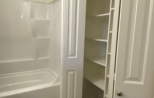 1 bed, 1 bath, 600 sqft, $1,350, Unit Unit 2
