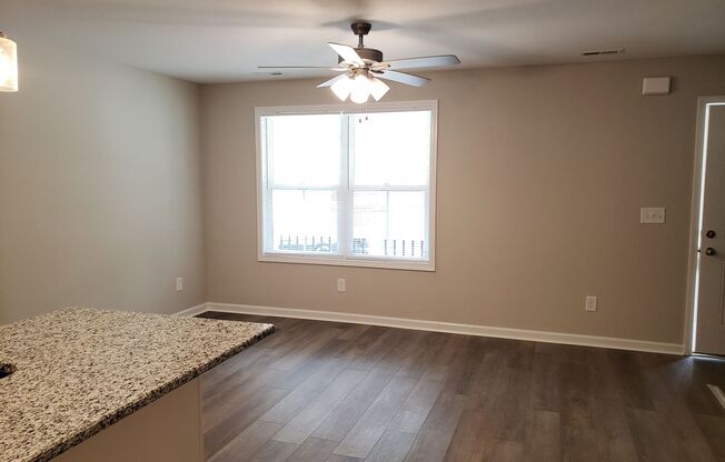 3 beds, 2.5 baths, $1,425, Unit Unit 26