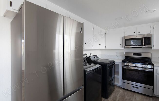 *OPEN HOUSE: 9/6 2:30-3:30PM* BEAUTIFUL Remodeled 3BR with W/D in unit and Parking