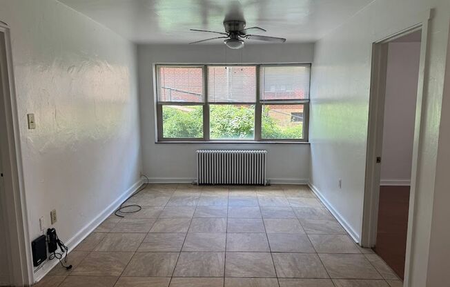 3 beds, 1 bath, $1,995, Unit 210C