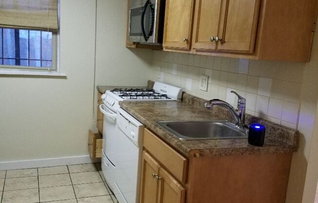 Spacious 1 BR w/ Private Entrance & Renovated Bath and Kitchen!*Available August*