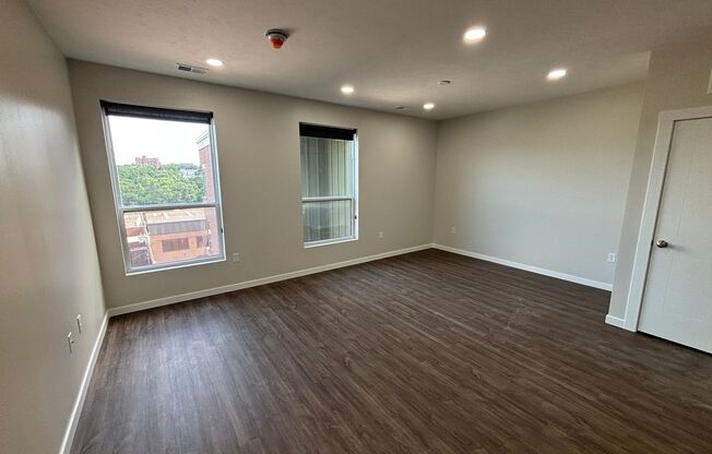 Studio, 1 bath, 660 sqft, $1,195, Unit 415 - S660 Courtyard View